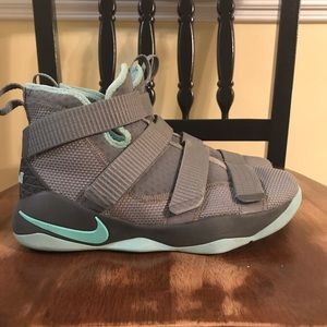 NIKE LEBRON SOLDIER 11 Boy’s Basketball Shoes